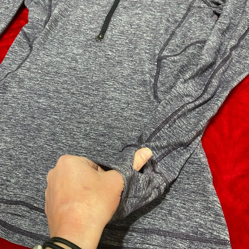 Lululemon SZ 6 quarter zip long sleeved shirt with thumb holes Awesome Condition - Picture 10 of 17
